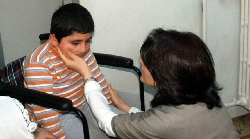 Boyları K&uuml;&ccedil;&uuml;k Y&uuml;rekleri B&uuml;y&uuml;k