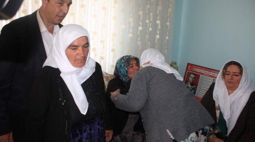 Gaziantep&rsquo;te Şehit Ve Pkk'lı Annesi Bir Araya Geldi