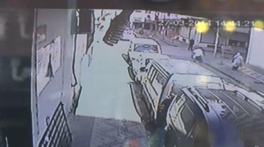 Banka Aracını Soyan Zanlılar G&uuml;venlik G&ouml;revlisini Vurdu