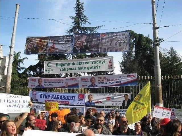 Tiyatrocular, Dünya Tiyatro Günü'nde Beyoğlu'nda Eylem Yaptı