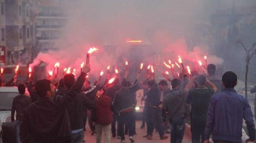 Beşiktaş&rsquo;a Karab&uuml;k'te Coşkulu Karşılama