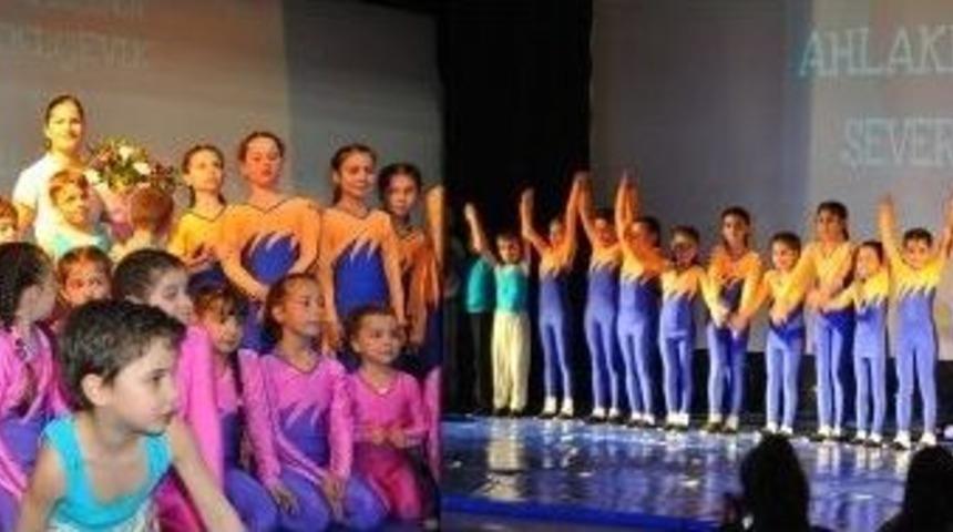 Fo&ccedil;a'nın Minik Cimnastik&ccedil;ileri B&uuml;y&uuml;ledi