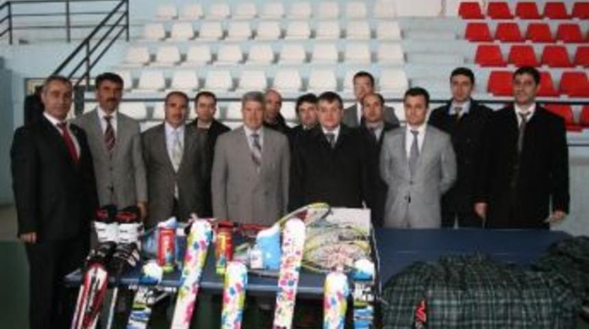 Pasinler Kaymakamı Ada&rsquo;dan Eğitim Desteği