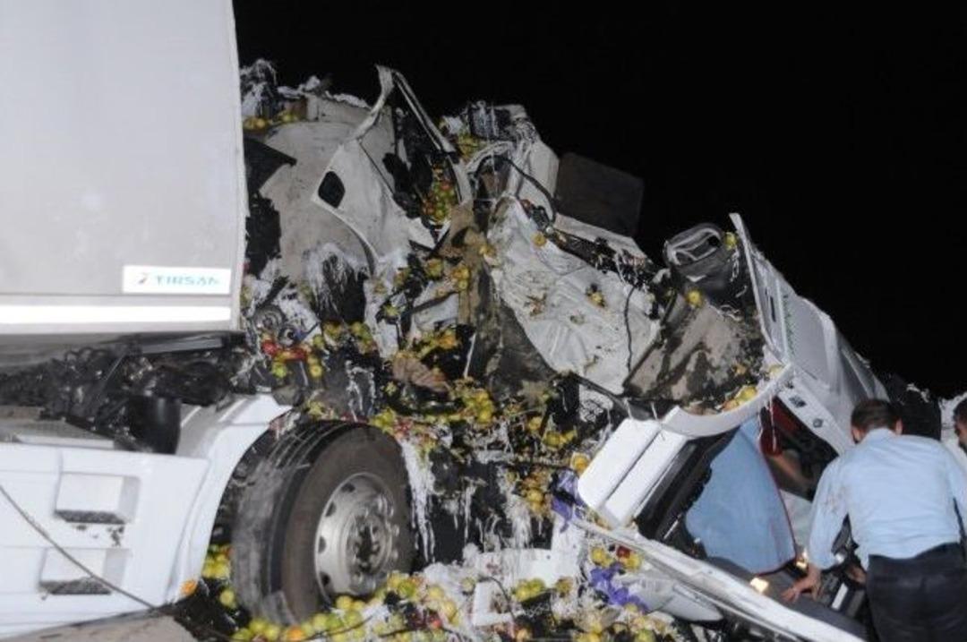 Cizre'de Trafik Kazası: 1 &Ouml;l&uuml;, 2 Yaralı