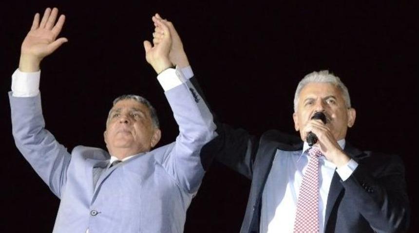 Kalkan'dan Karabağlar'da Zafer Kutlaması Gibi Miting