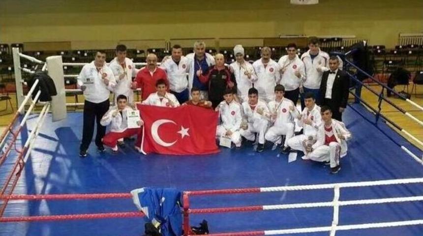 Kepezsporlu Boks&ouml;r Litvanya&rsquo;da Şampiyon Oldu