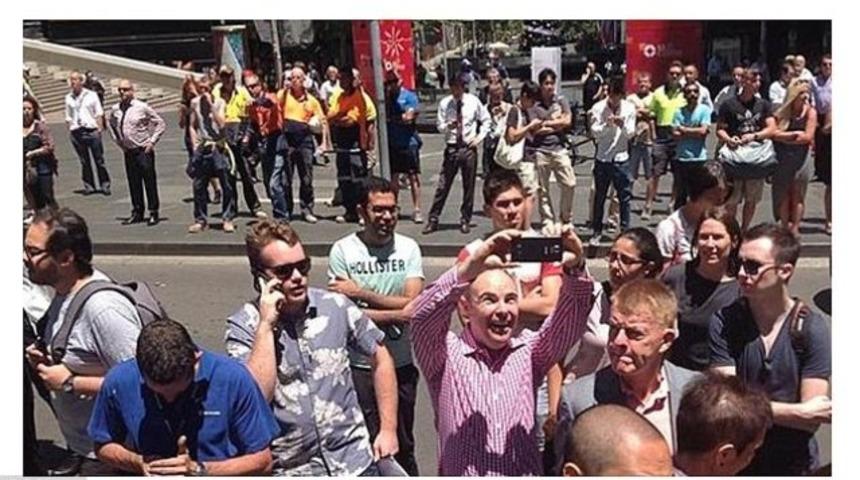 Rehine can onlar selfie derdinde