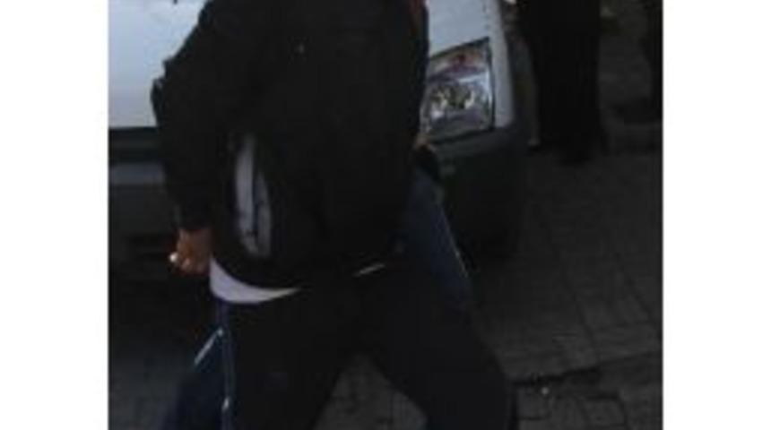 Alkol Almak İ&ccedil;in Kamyonetten Teyp &Ccedil;aldı