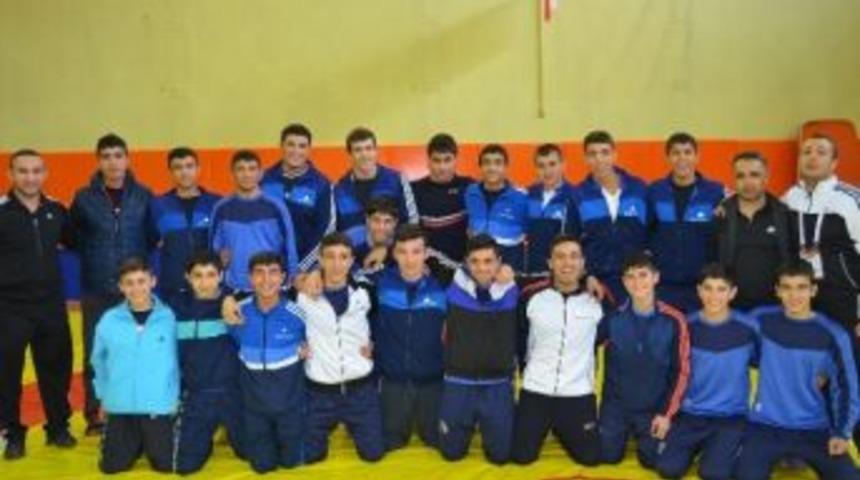 Şahinbey Belediye Sporlu 7 Güreşci Milli Takım Kampında