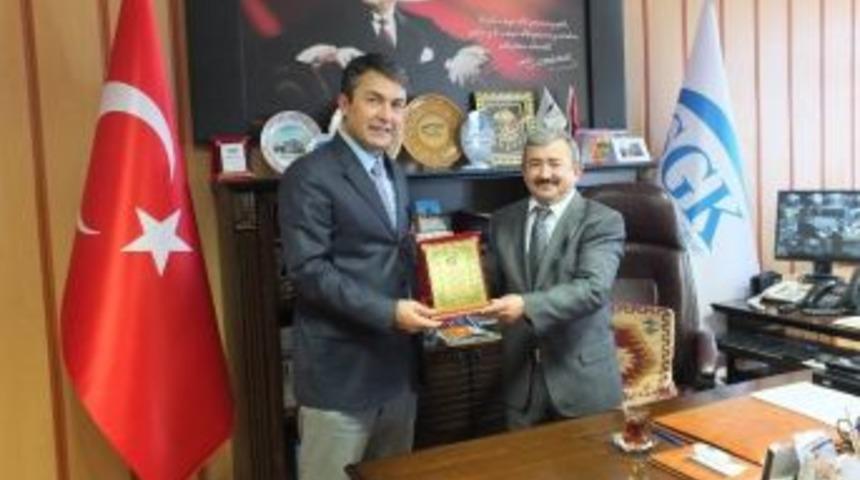 Sgk İl M&uuml;d&uuml;r&uuml; Yıkarbaba&rsquo;dan Genel Sekreter Boyalı&rsquo;ya Plaket