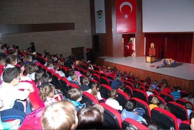 Uçaneller Kuklaevi Nkü'de Bremen Mızıkacıları Çocuk Oyununu Sahneledi