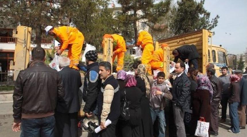Sincan Belediyesi Ve Orman B&ouml;lge M&uuml;d&uuml;rl&uuml;ğ&uuml; 10 Bin Adet Fidan Dağıttı