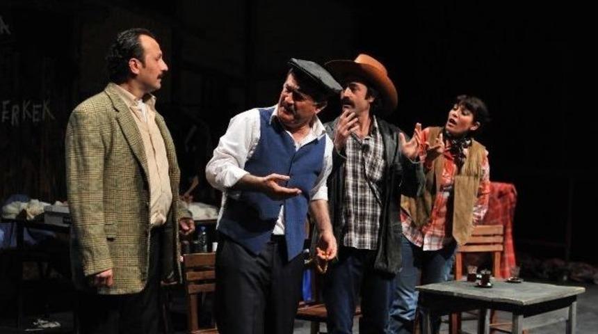 D&uuml;nya Tiyatrolar G&uuml;n&uuml;&rsquo;nde Abt Oyuncuları "azizname"yi Sahneledi