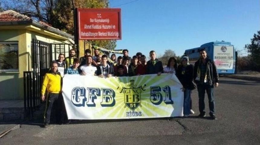 Fenerbah&ccedil;eliler Yaşlıları Unutmadı