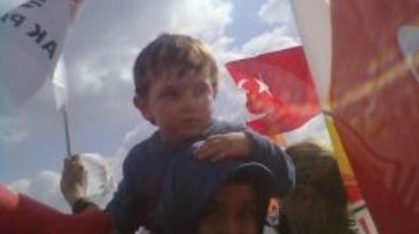 2 Yaşındaki &Ccedil;ocuğun Dombra Sevgisi