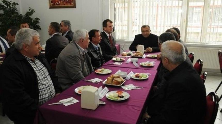 Vali &Ccedil;ift&ccedil;i, &Ouml;zel İdare &Ccedil;alışanlarıyla Bir Araya Geldi