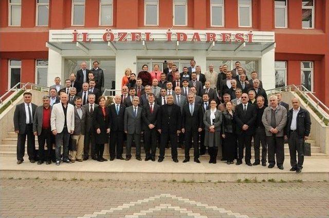 Vali &Ccedil;ift&ccedil;i, &Ouml;zel İdare &Ccedil;alışanlarıyla Bir Araya Geldi 1