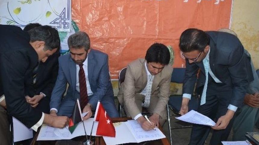 Afganistan&rsquo;da 3 Kliniğe Tıbbi Ekipman Ve Malzeme Desteği