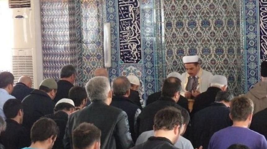 Şehitler İ&ccedil;in Eller Semaya Uzandı