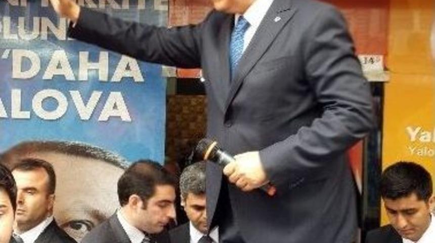 Arın&ccedil; Halka Masa &Uuml;st&uuml;nde Hitap Etti