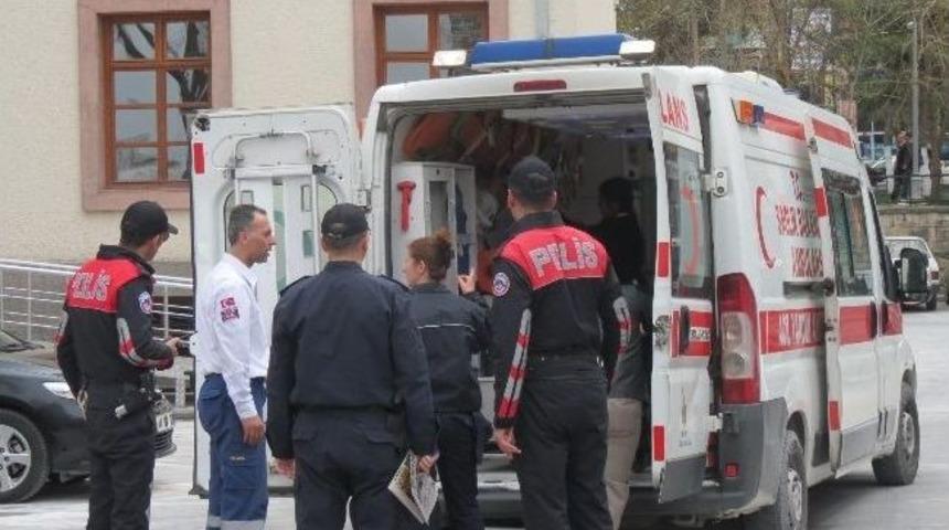 Engelli Kadın, Valilik &Ouml;n&uuml;nde Kendisini Yakmak İstedi