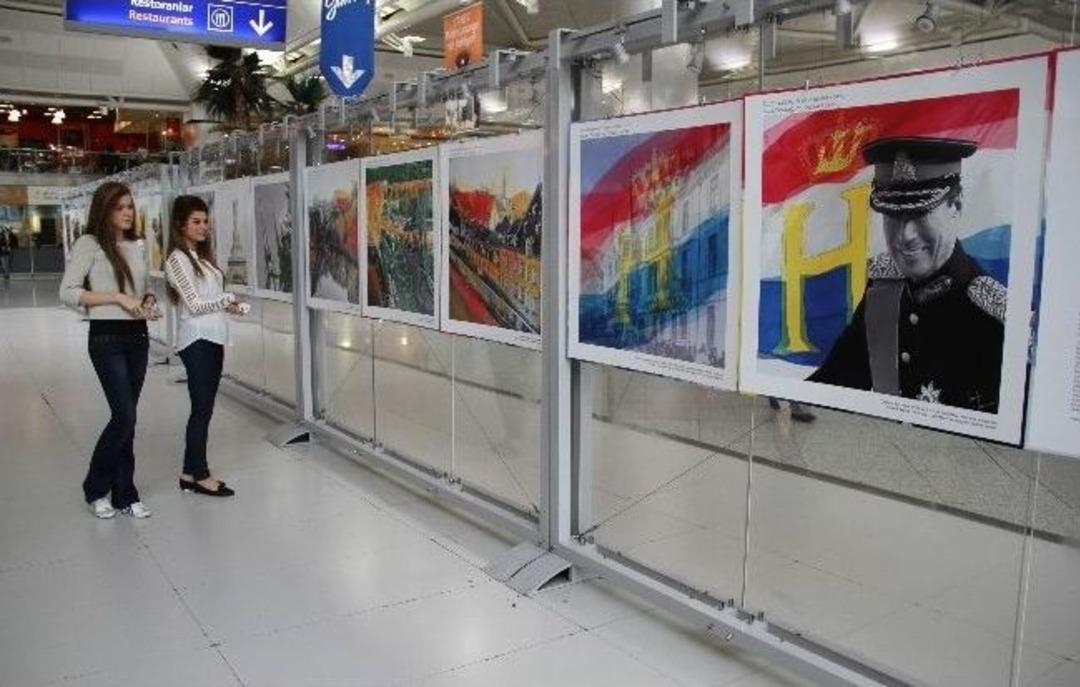 Havalimanında L&uuml;ksemburg Sergisi