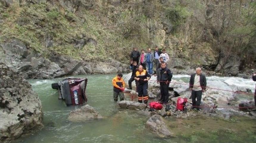 Trabzon&rsquo;da Trafik Kazası: 2 &Ouml;l&uuml;