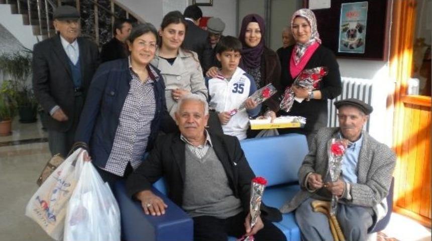 Halk Sağlığı M&uuml;d&uuml;rl&uuml;ğ&uuml;&rsquo;nden Yaşlılara Ziyaret