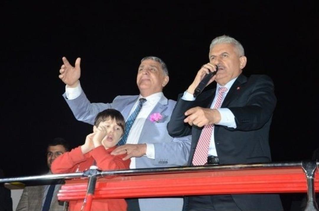 Binali Yıldırım'a İzmir'de Sevgi Seli