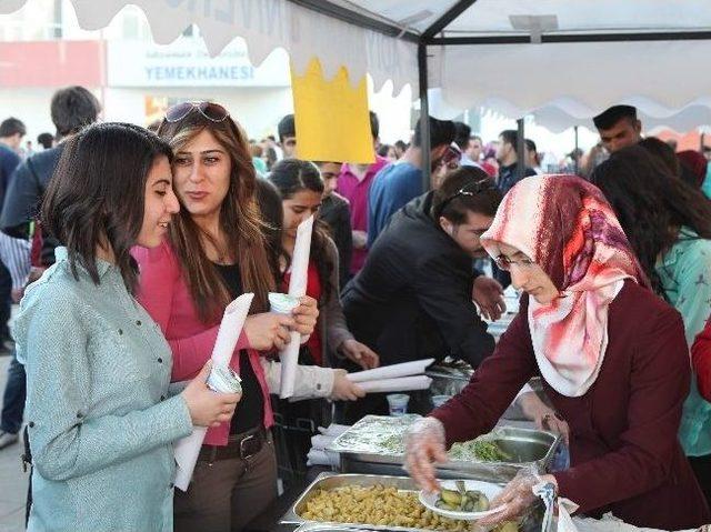 Down Sendromlu Çocuklar Yararına Kermes Düzenlendi