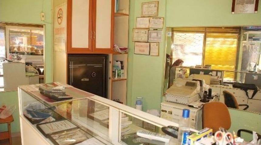 G&uuml;venlik Kamerası Yerine Televizyonun Fişini &Ccedil;ekince Yakalandı