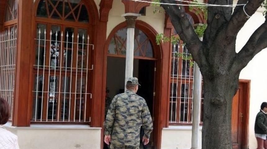 Astsubaylar Osman Gazi T&uuml;rbesini Ziyaret Etti