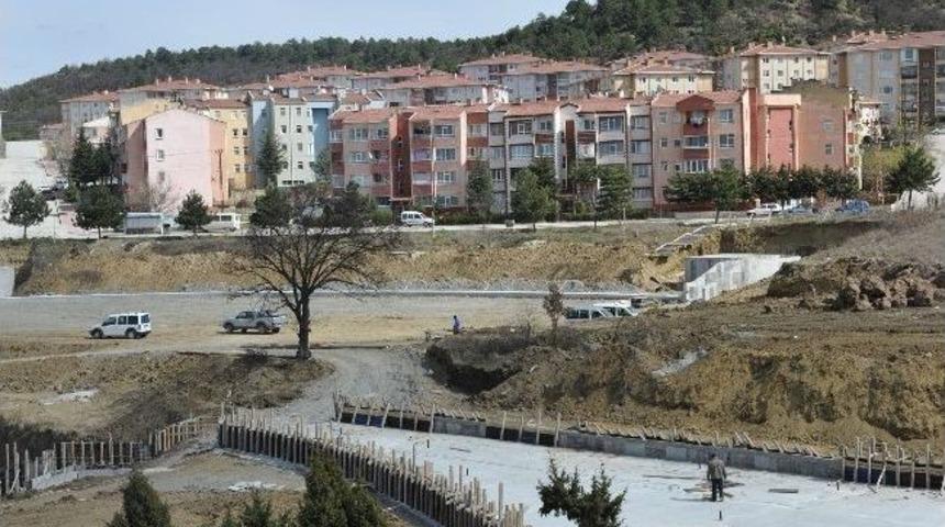 Yeşilkent Parkı&rsquo;nda Amfi Tiyatronun Yapımına Başlandı
