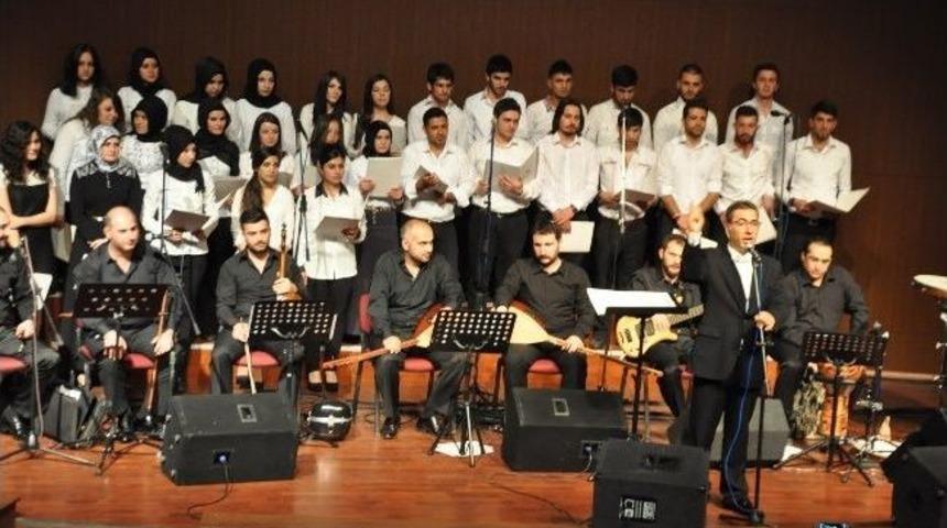 D&uuml;zce &Uuml;niversitesinde T&uuml;rk Halk M&uuml;ziği Konseri D&uuml;zenlendi