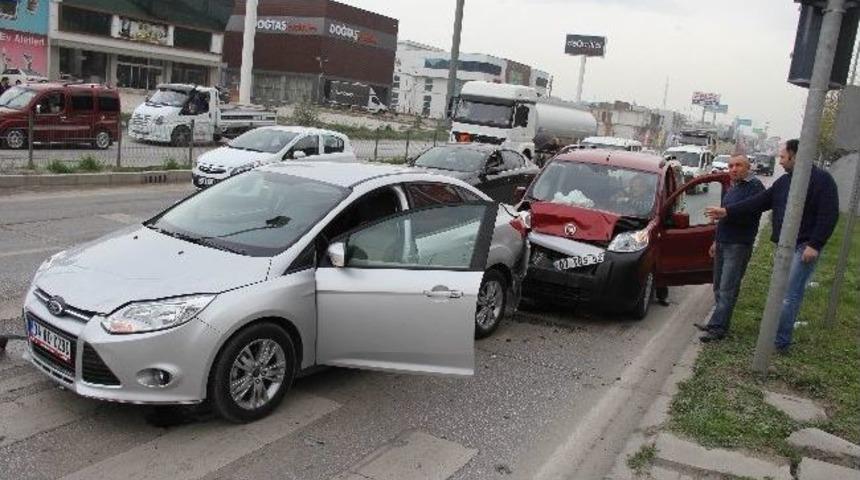 Samsun'da Zincirleme Trafik Kazası: 2 Yaralı