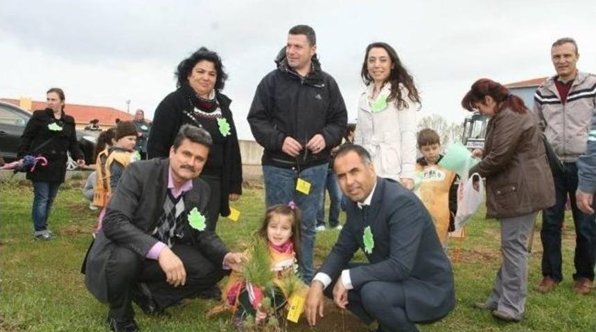 Ayvalık'ta Miniklerin Fidanları Onlarla Beraber B&uuml;y&uuml;yecek