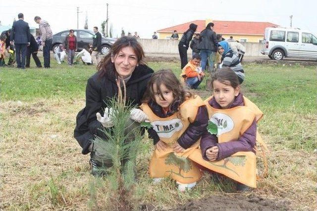 Ayvalık'ta Miniklerin Fidanları Onlarla Beraber Büyüyecek