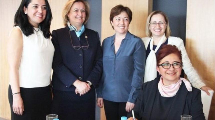 Ak Partili Edibe S&ouml;zen Yavuz, &lsquo;ka.der&rsquo; İle Masaya Oturdu