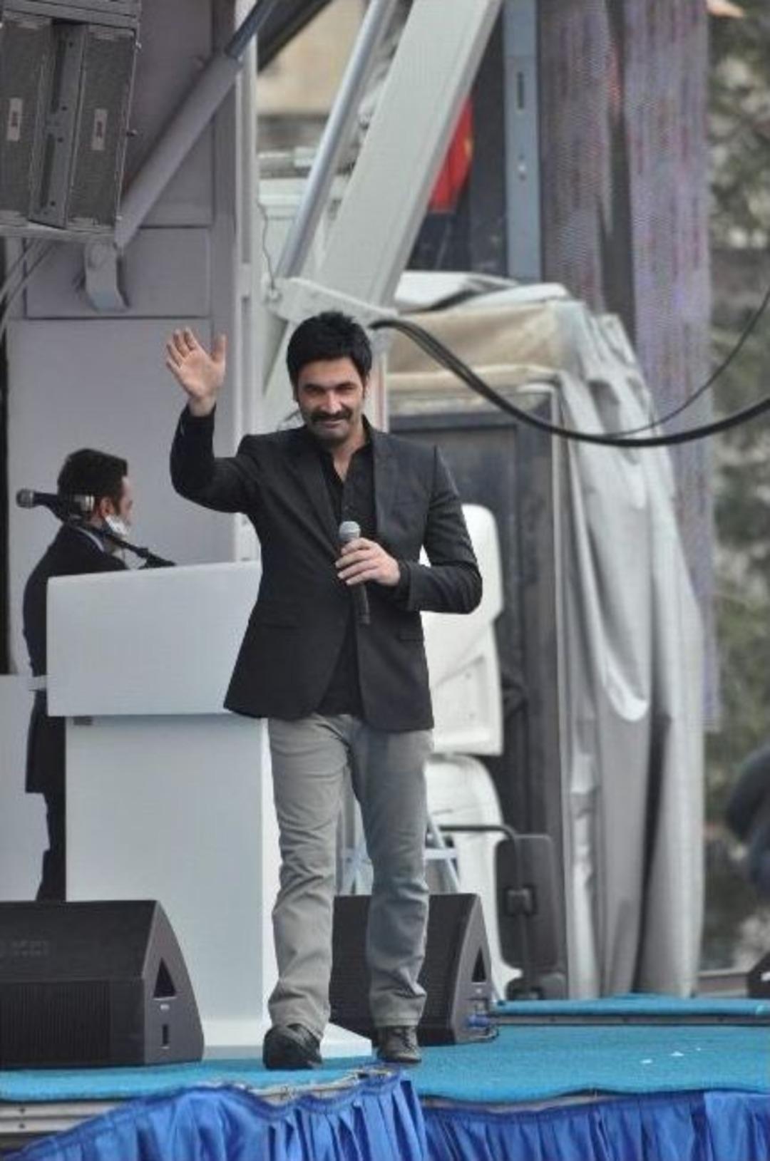 Uğur Işılak: &ldquo;o S&ouml;zlerden Recep Tayyip Erdoğan&rsquo;ı Kaldırın, Başka Bir Liderin İsmini Koyun, Uymuyor&rdquo;