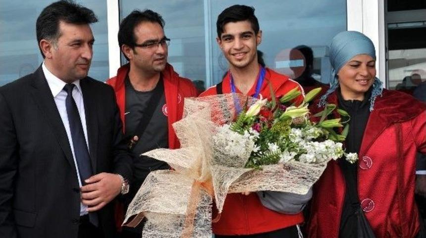 Kayserili Taekvandocu D&uuml;nya İkincisi Oldu