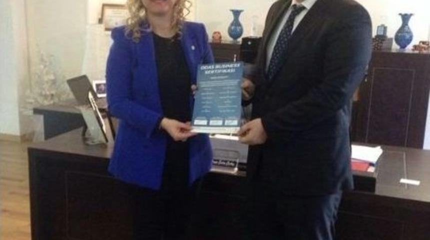 Erden Peugeot'a 'm&uuml;şteri Memnuniyeti' Sertifikası