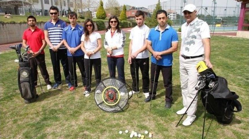 Paü’de Golf Dersi