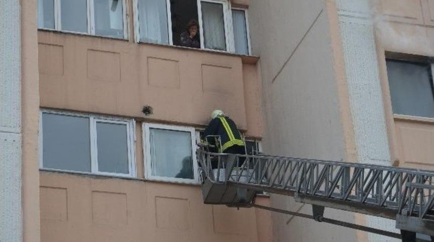 Madde Bağımlısı Şahıs Parf&uuml;m D&ouml;kt&uuml;ğ&uuml; Evini Ateşe Verdi