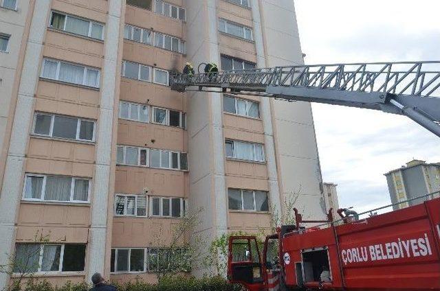 Madde Bağımlısı Şahıs Parfüm Döktüğü Evini Ateşe Verdi 2