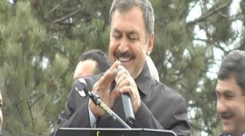 Bakan Ve Milletvekili Elektrik Kesintisinin Azizliğine Uğradı