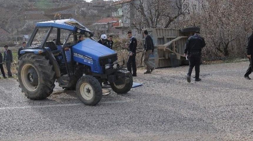 &Ccedil;elikhan&rsquo;da Trakt&ouml;r Devrildi: 2 Yaralı