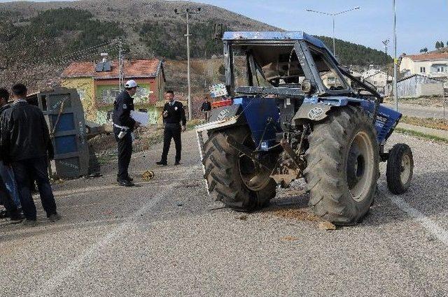 Çelikhan’da Traktör Devrildi: 2 Yaralı