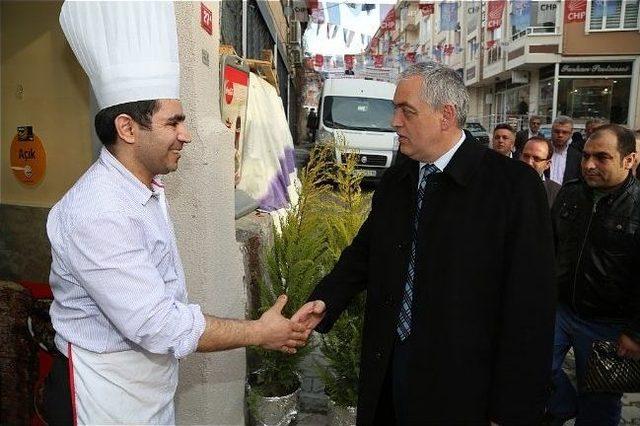 Remzi Aydın, Cuma Çıkışında Cami Cemaatiyle Sohbet Etti