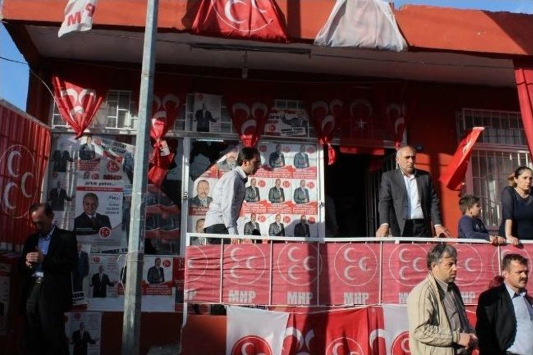 İzmir&rsquo;de Mhp Se&ccedil;im B&uuml;rosuna Saldırı