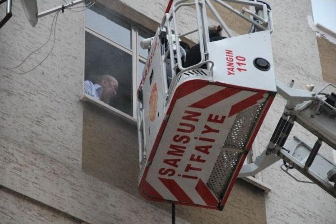 Samsun'da Yangında 2 Kişi Hastanelik Oldu